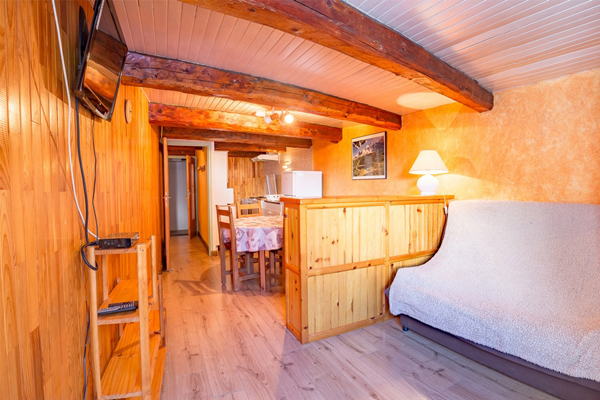 Salon de l'appartement de l'Ubac à Ceillac, au chalet Lou Sarret