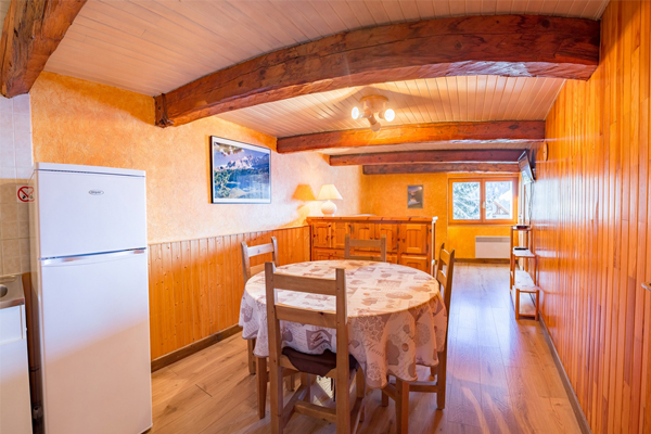 Séjour de l'appartement de l'Ubac à Ceillac, au chalet Lou Sarret